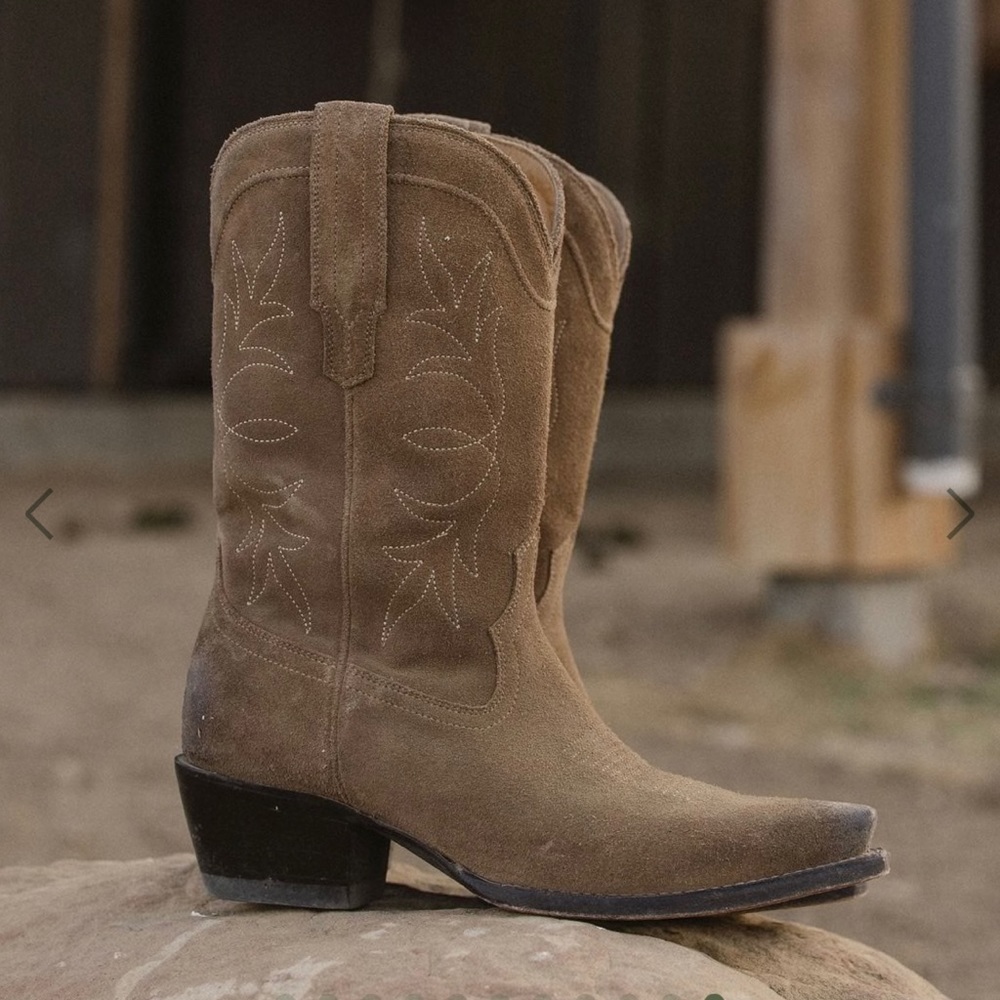Tecovas Sadie Almond Suede
